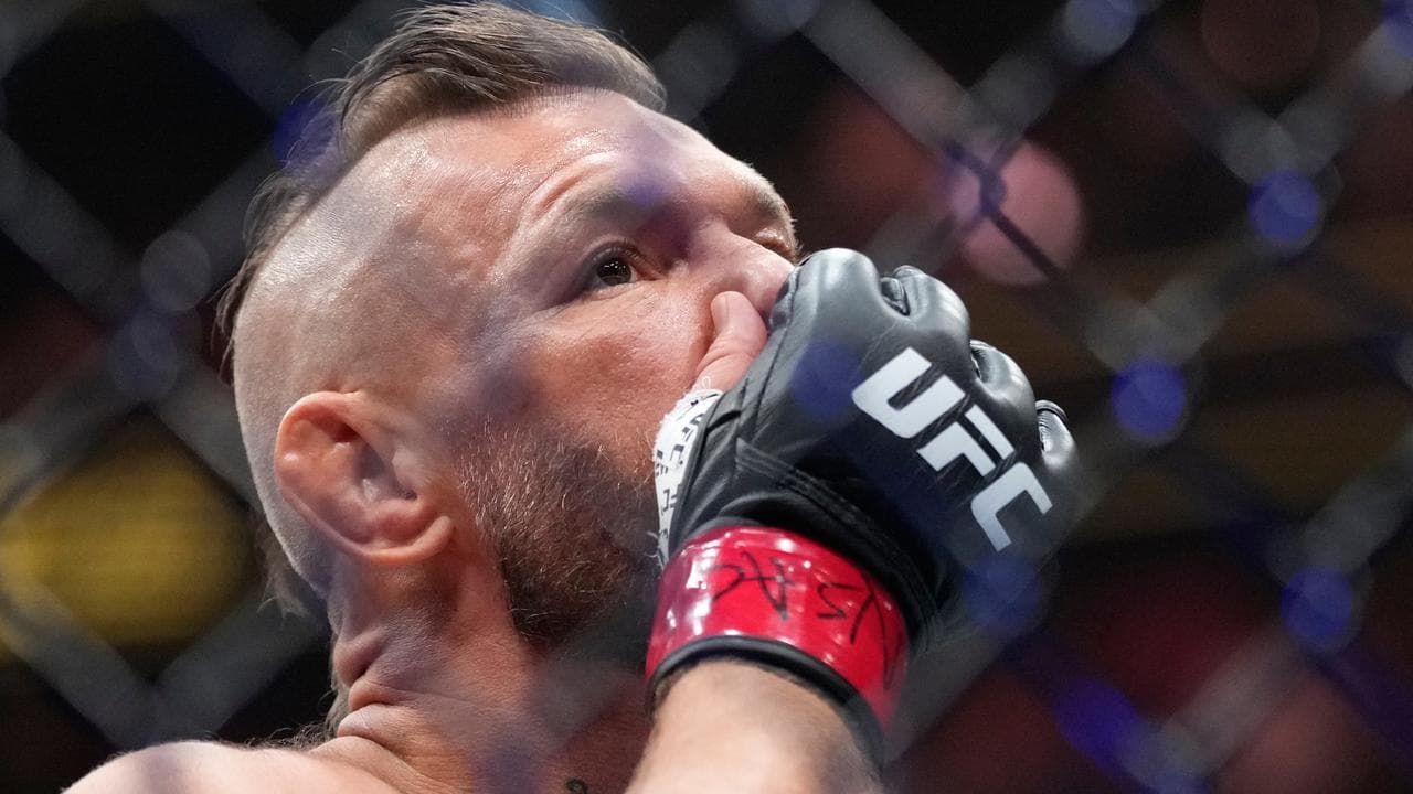 Injured McGregor brought to his knees in UFC return
