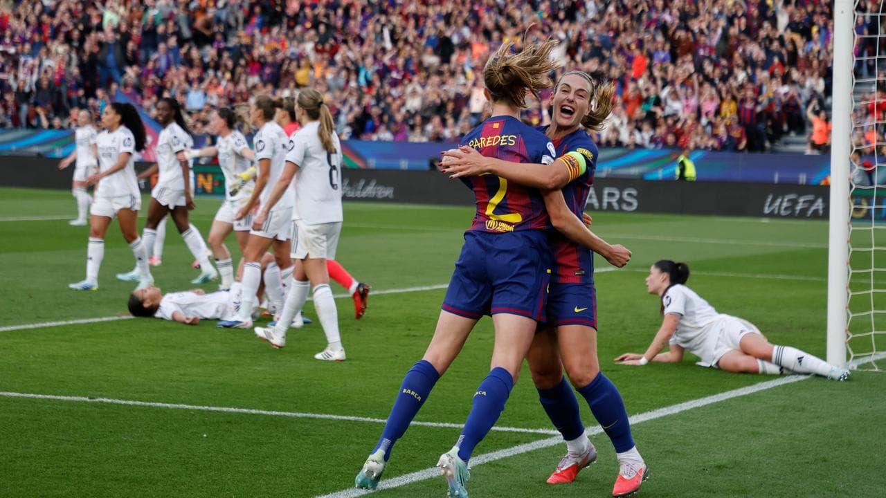 Barcelona romp into Women's Champions League semis