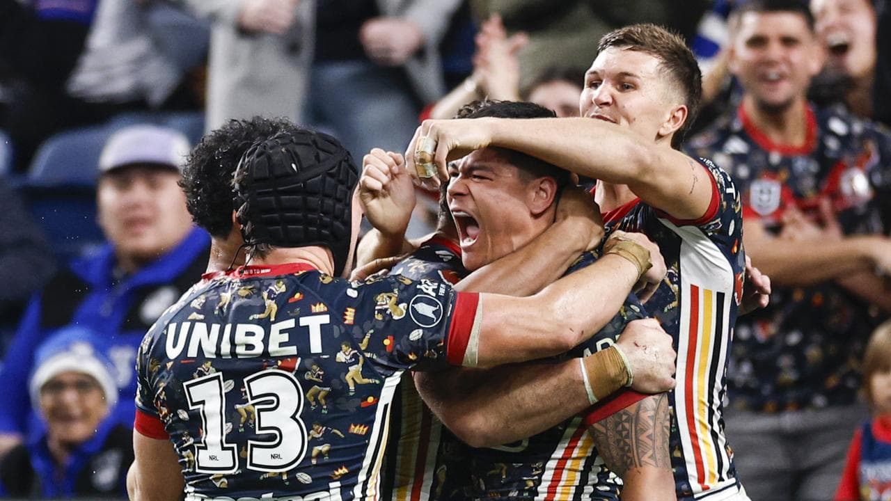 Roosters pip Dogs to go level with Penrith at top