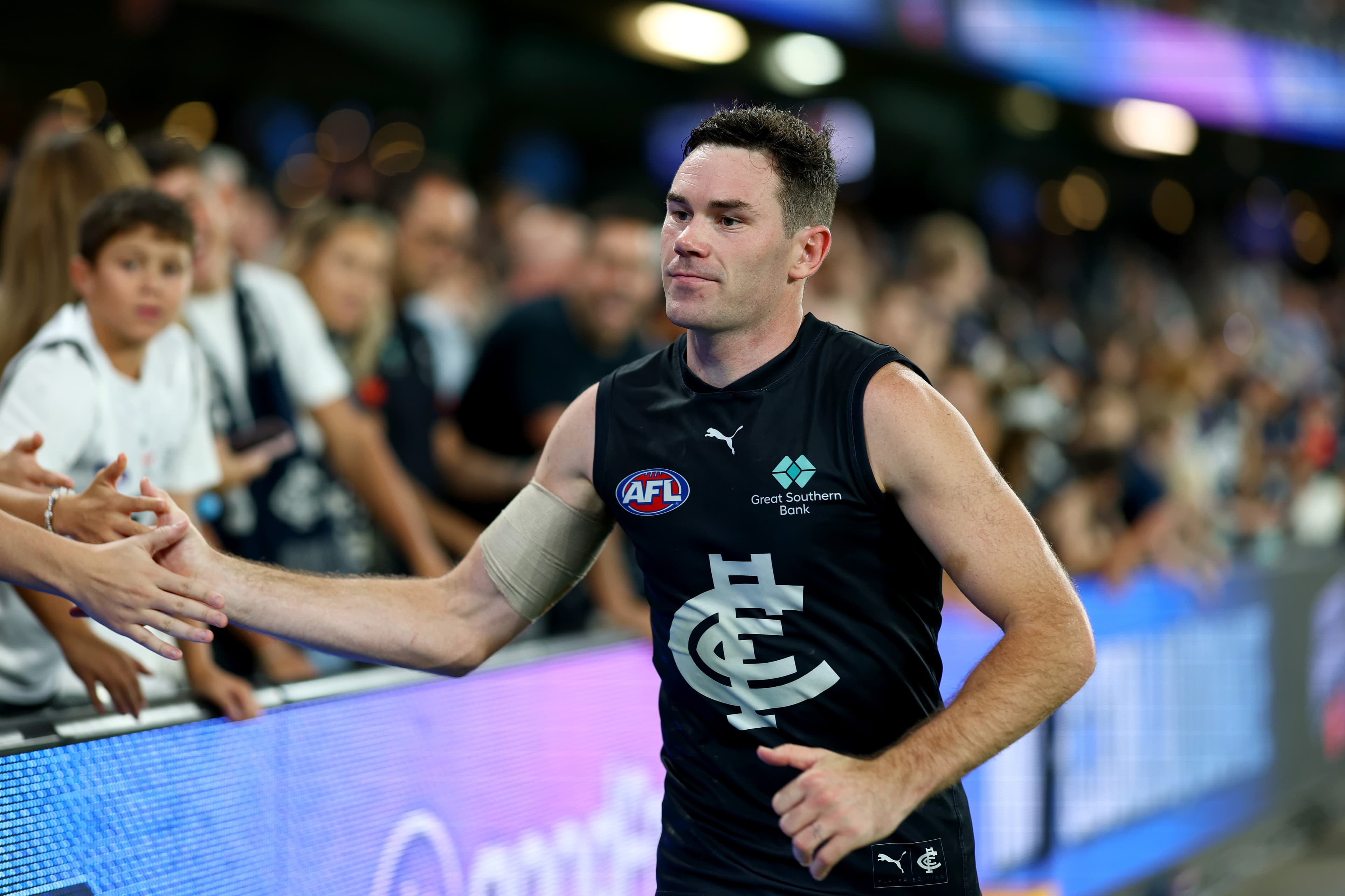 Carlton re-sign out-of-contract defender