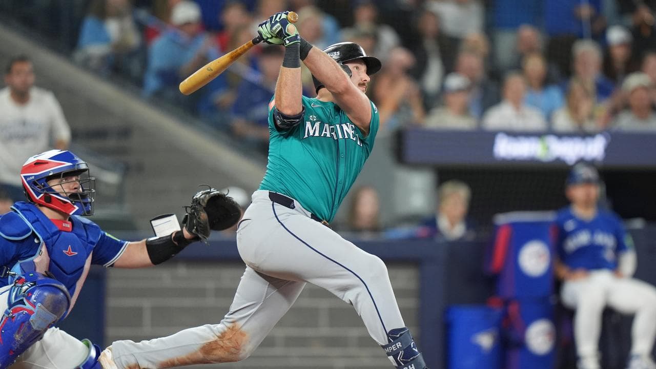 Mariners open championship series in winning style over Blue Jays