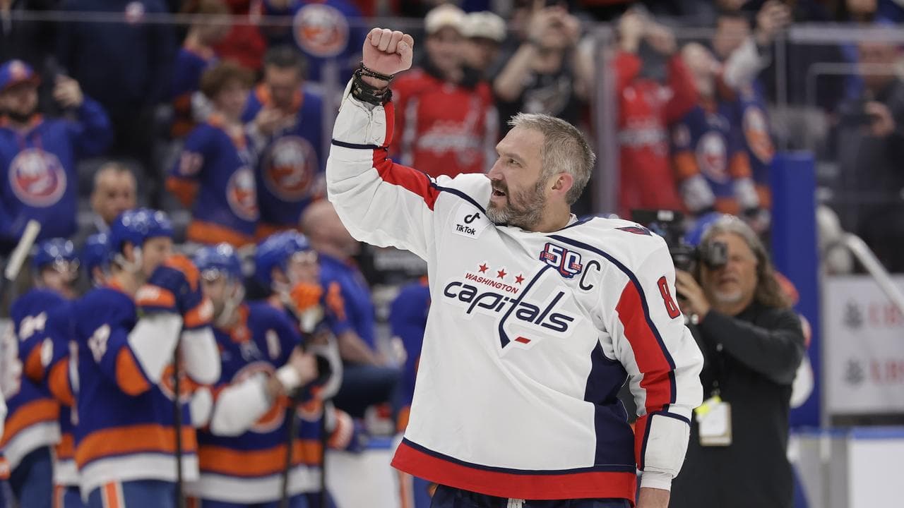 Alex Ovechkin breaks Wayne Gretzky's all-time NHL goals record