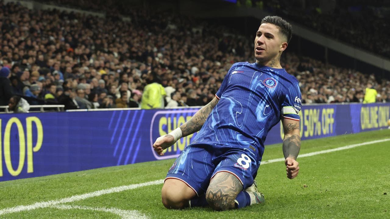 EPL wrap: Chelsea rally to wild win at Spurs, Arsenal held to draw against Fulham