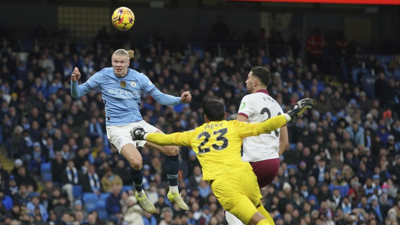 EPL wrap: Manchester City roar back, more misery for Spurs