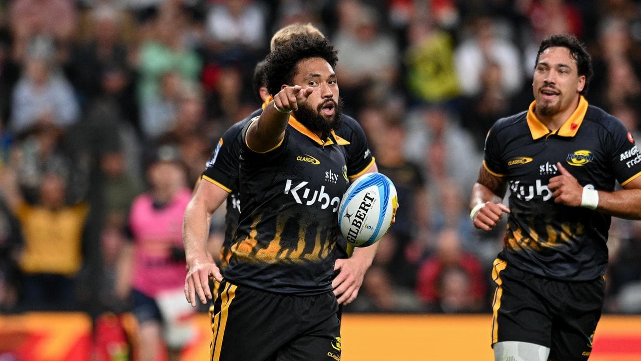 Bumbling Brumbies blown away by Hurricanes at Super Round