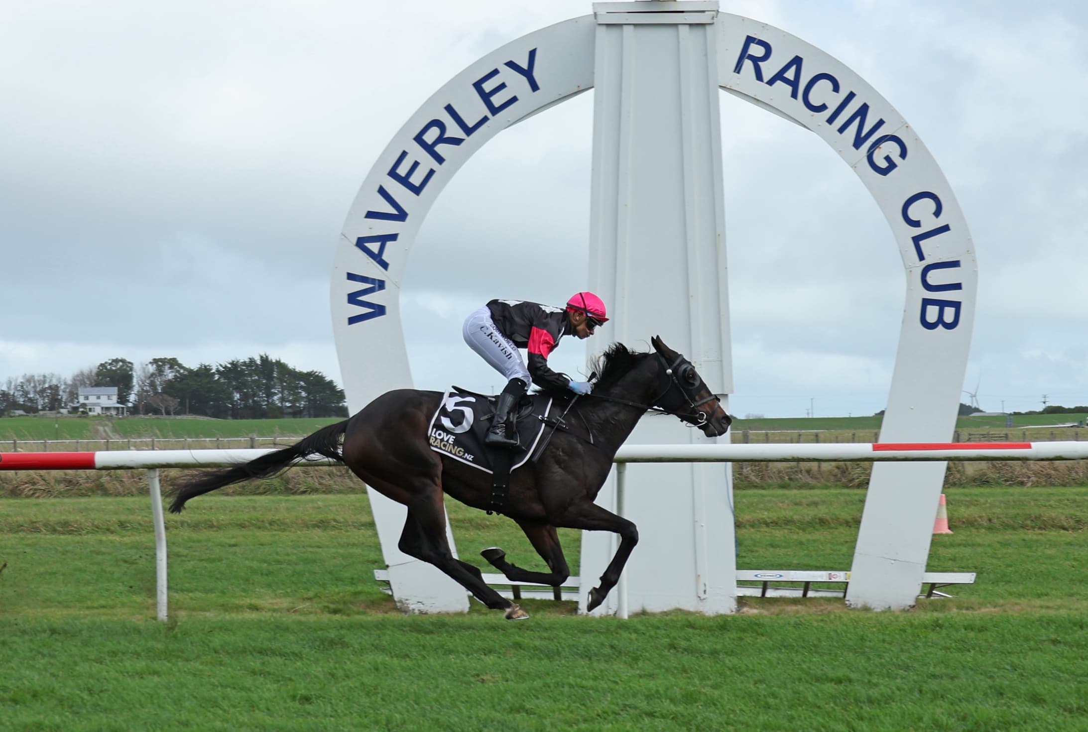 Jaeger breaks through at Waverley