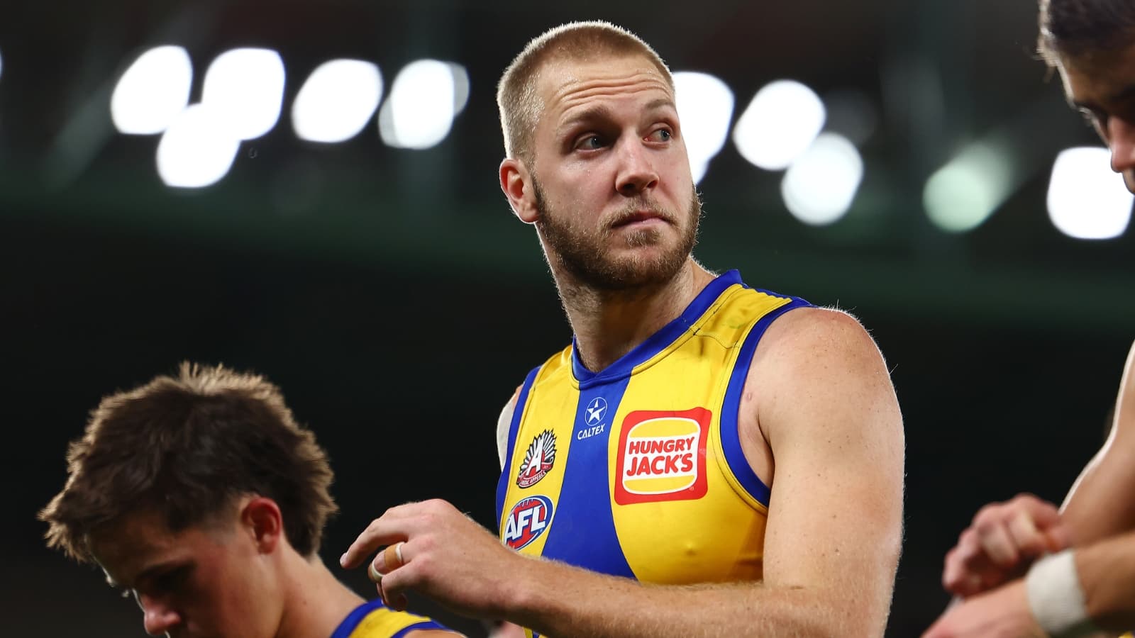 “Don't play him”: Eagles called to sideline captain on verge of exit
