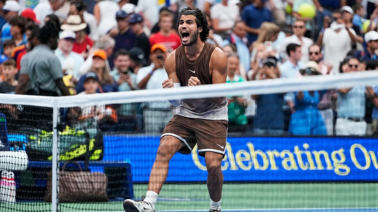 Alcaraz sends warning with powerful US Open return