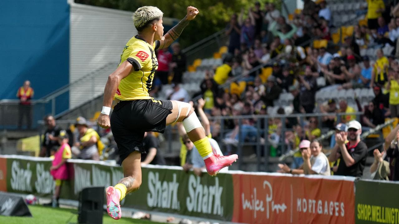 Samba scores brace as Nix smash seven past Sky Blues