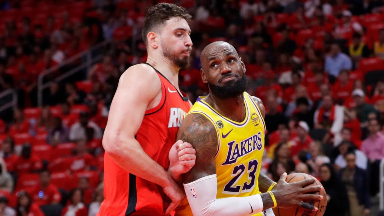 LeBron leads Lakers to verge of playoffs second round