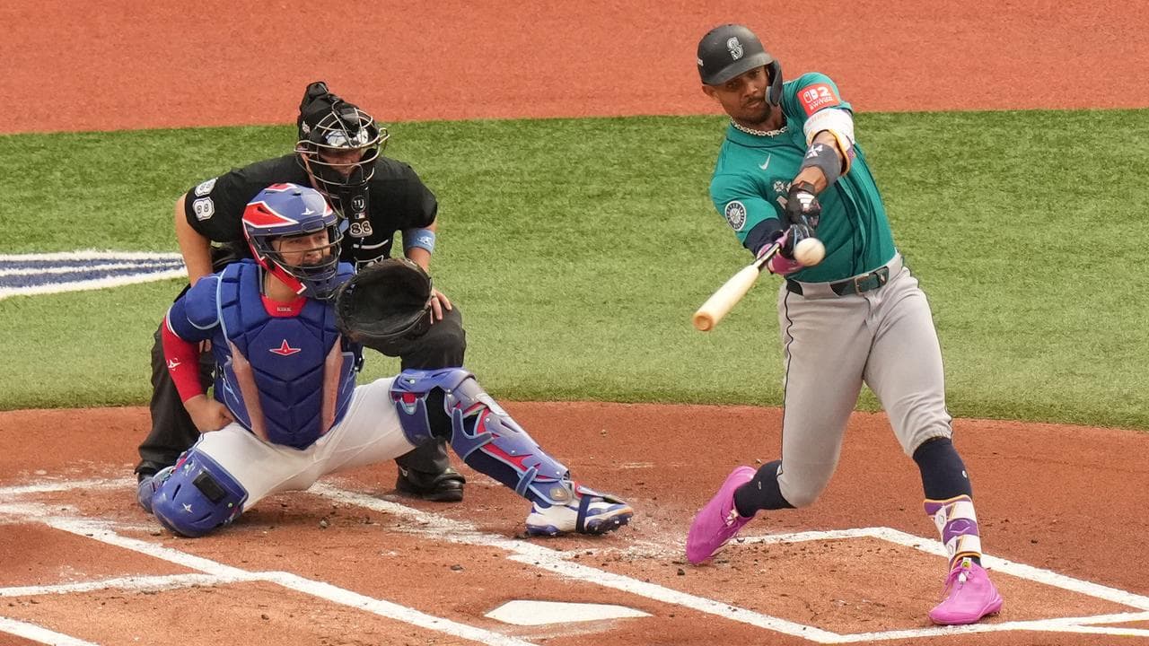 Mariners sink Blue Jays for perfect ALCS road start