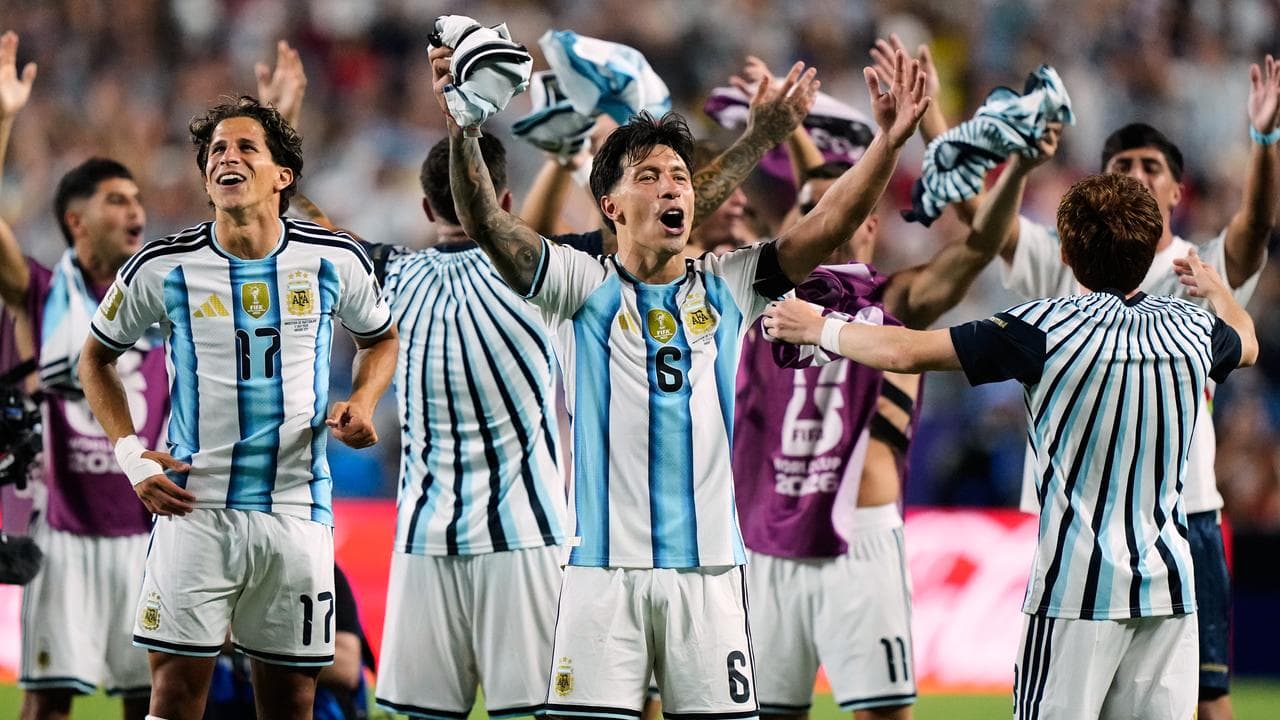 Argentina overcome 10-man Switzerland to make semis