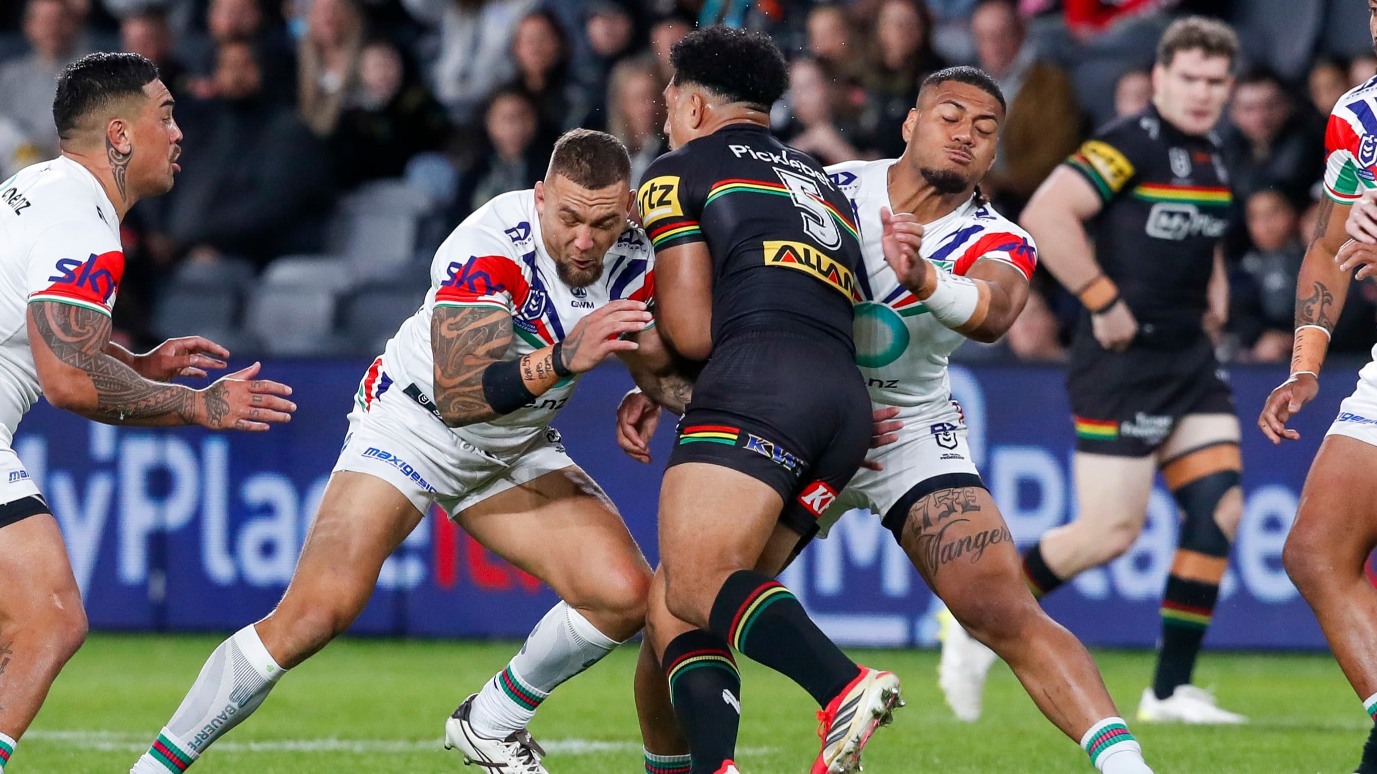Penrith edge Warriors, strengthen grip on top spot