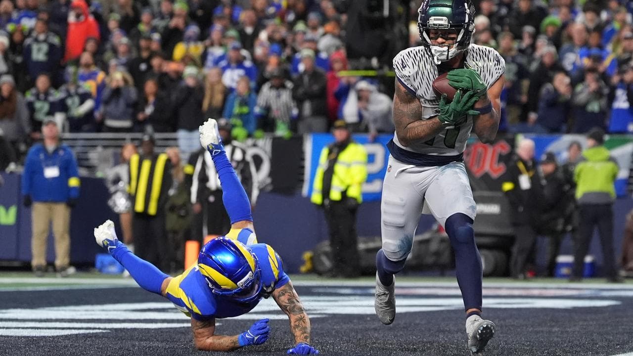 Seahawks swoop to stun Rams and claim NFC West top spot