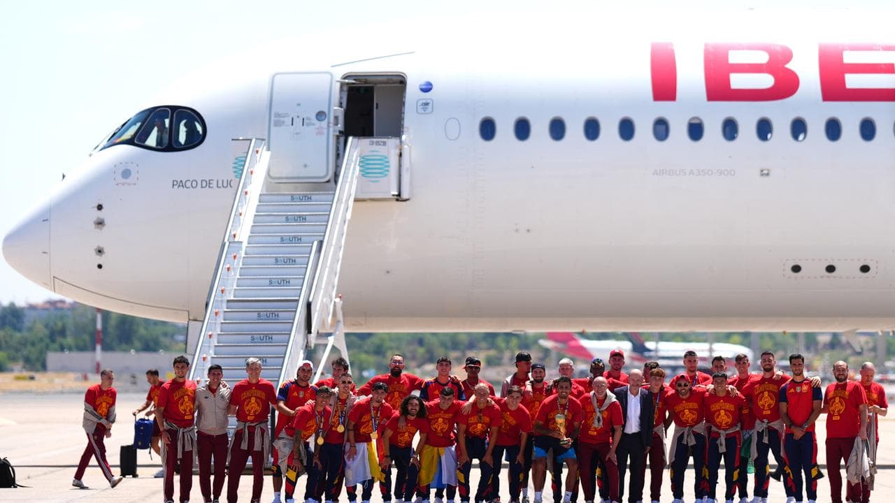 Spain's World Cup heroes return for royal welcome