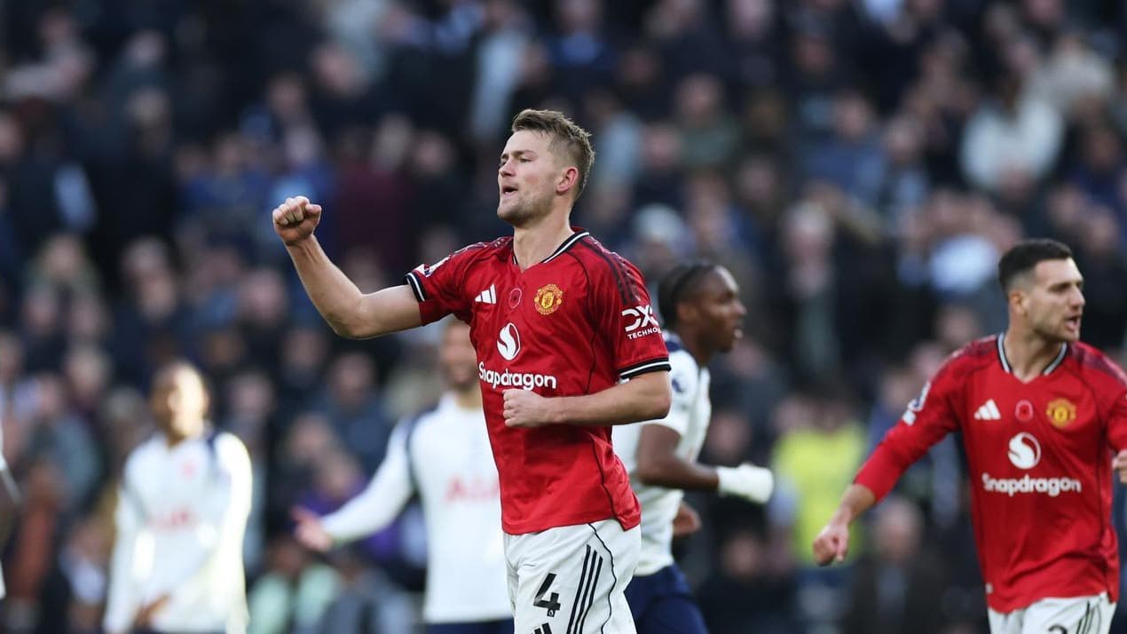 Man United salvage late draw with Spurs in EPL