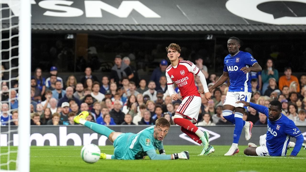 Arsenal outgun Ipswich, but Tottenham misery continues