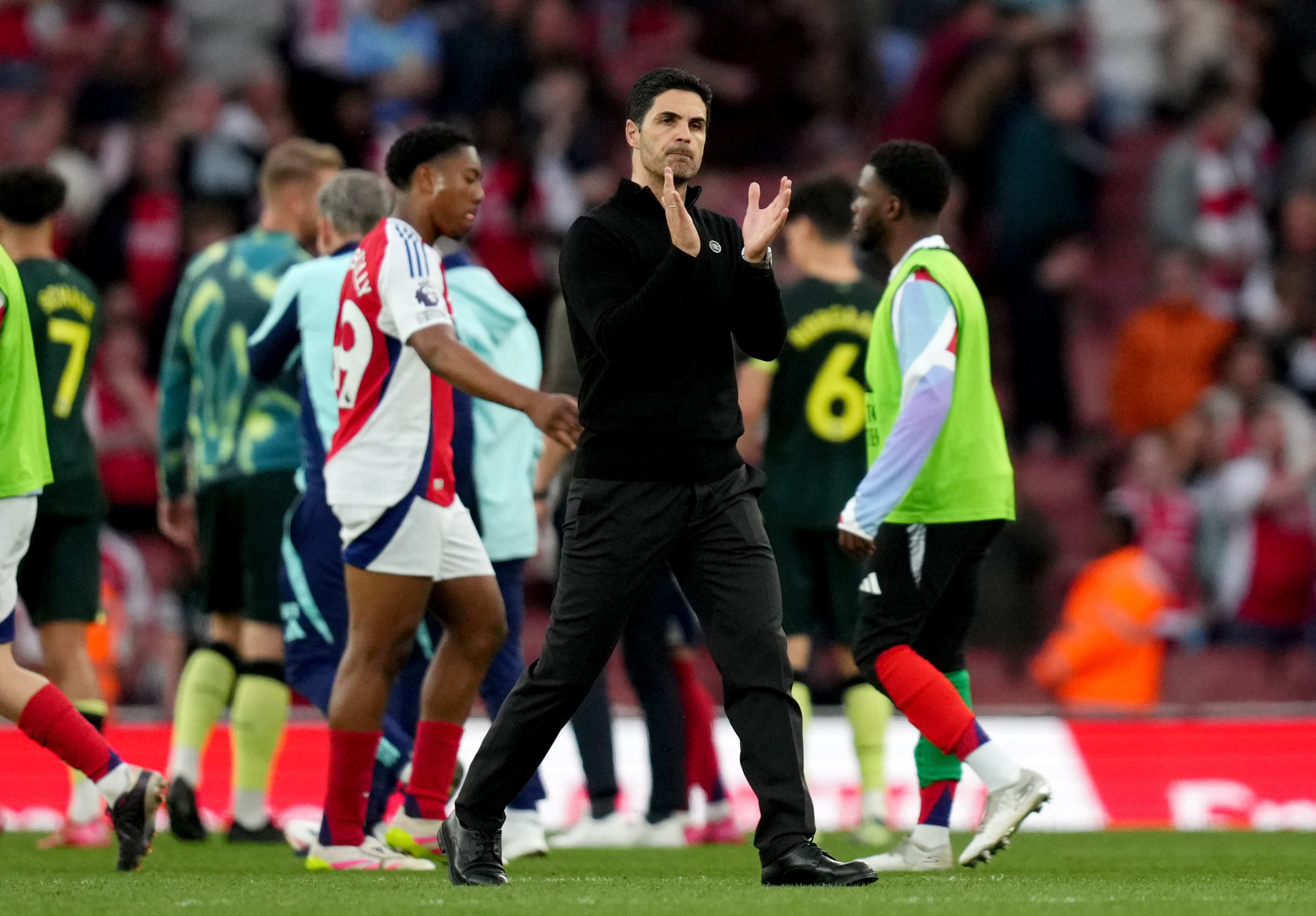 Premier League title race takes another twist as a last minute winner shakes up the top six