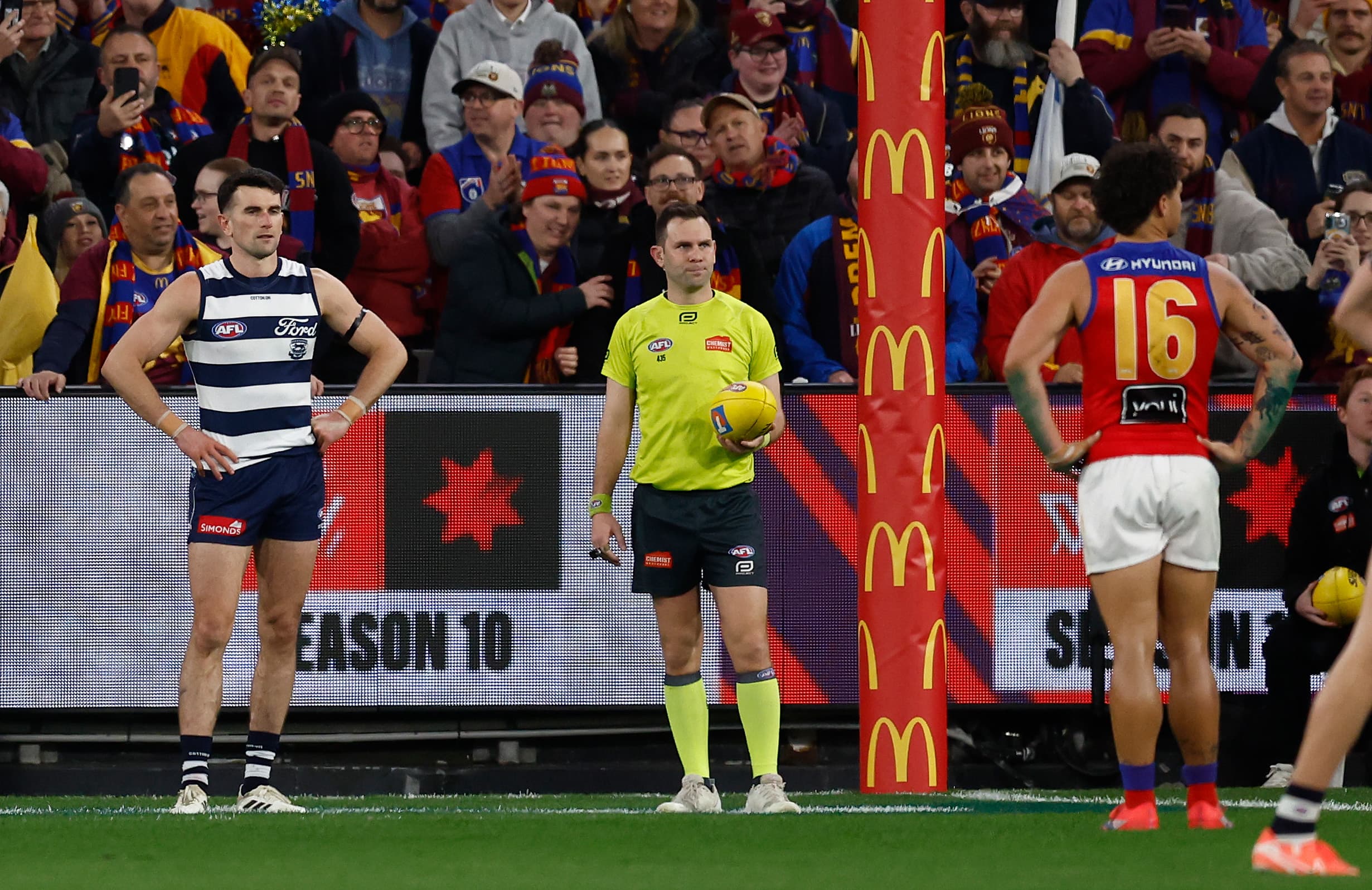 "Disgraceful": Rayner handed back-to-back goals in bizarre umpiring call