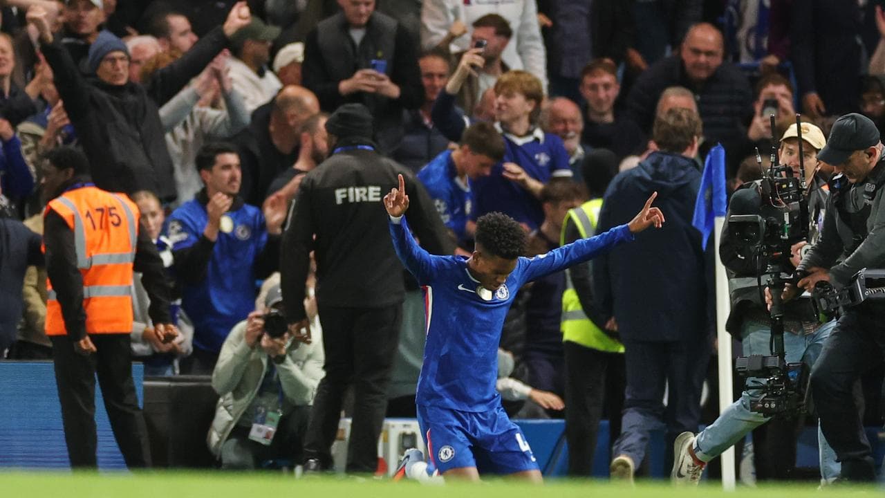 Relief for United while Arsenal top Premier League