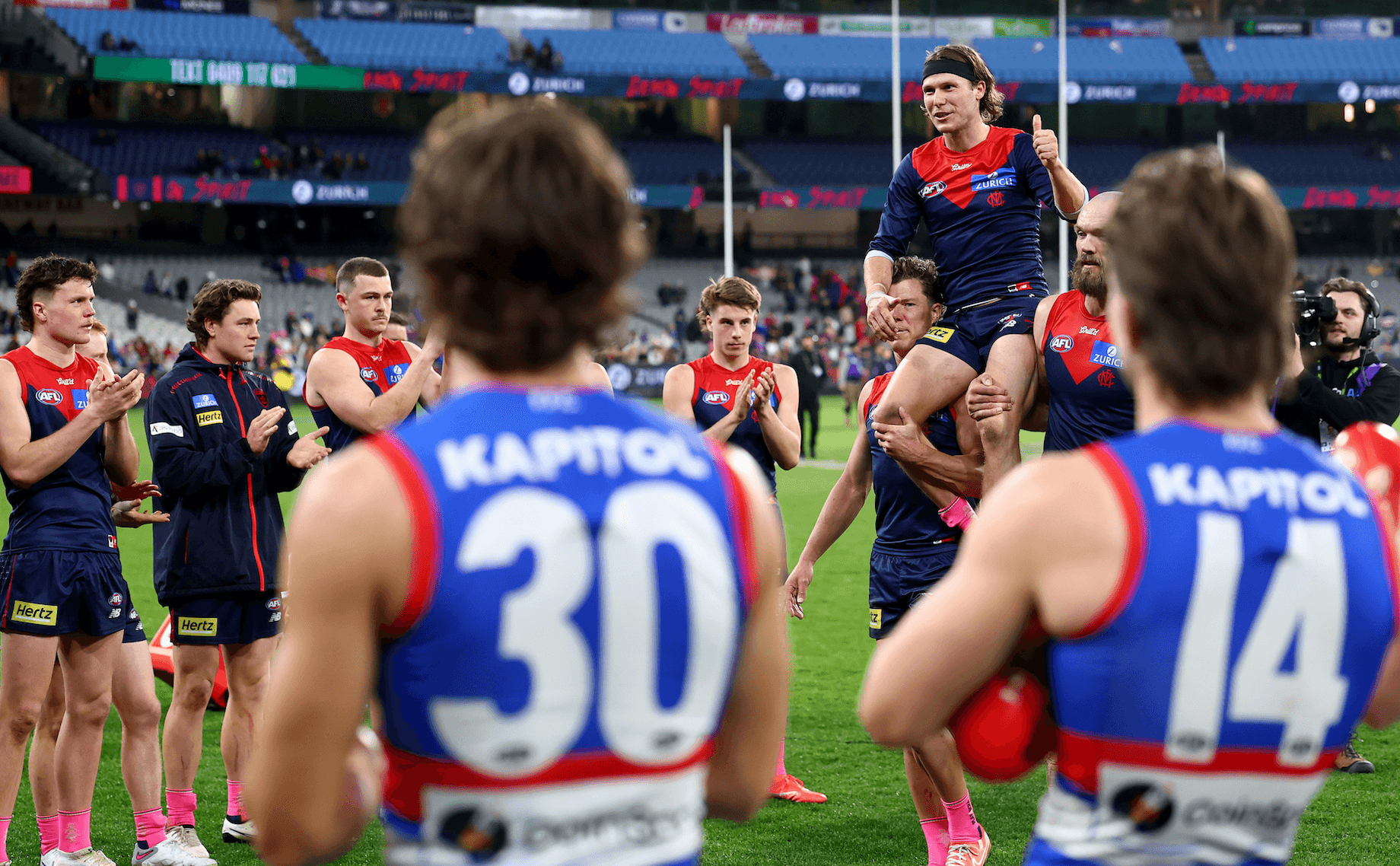 “Completely comical”: Cornes erupts after 200-game guards of honour