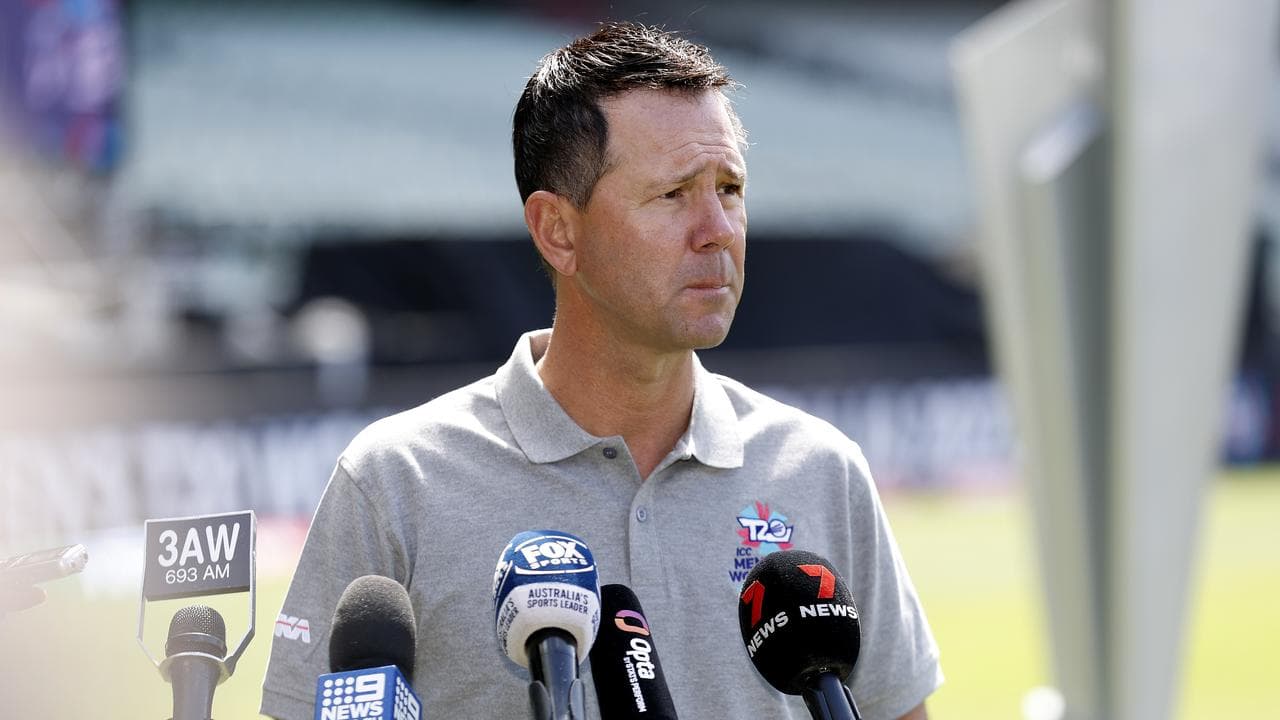 'They can't trust it': Aussie great on DRS technology