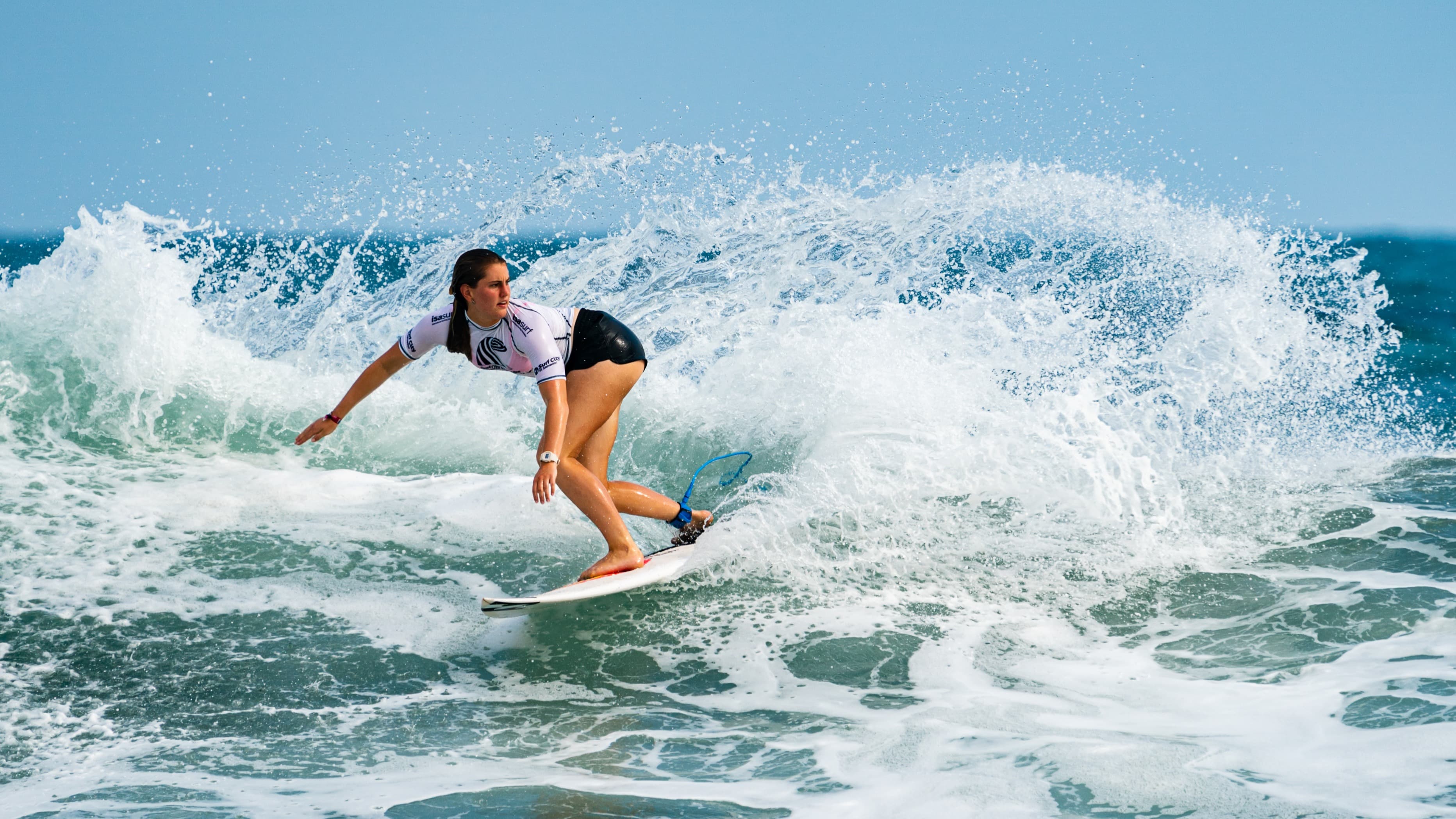 ‘My special job is vibe checking’: Kiwi surfer Vette frothing WSL Raglan event