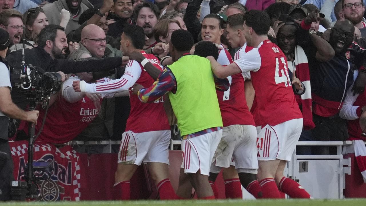 Martinelli late show earns Arsenal draw with Man City