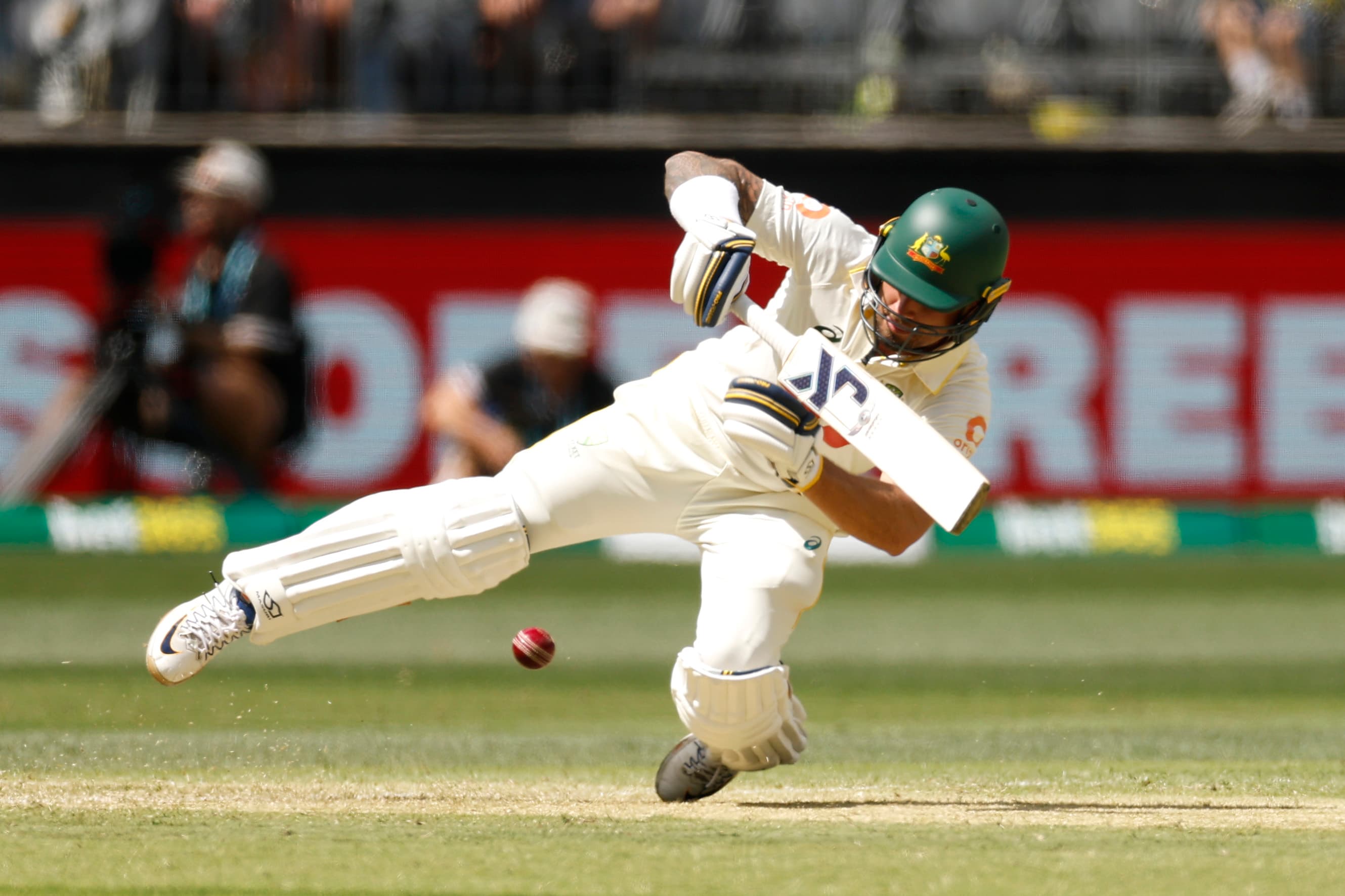 “Black Friday”: England hold the aces amidst batting calamity