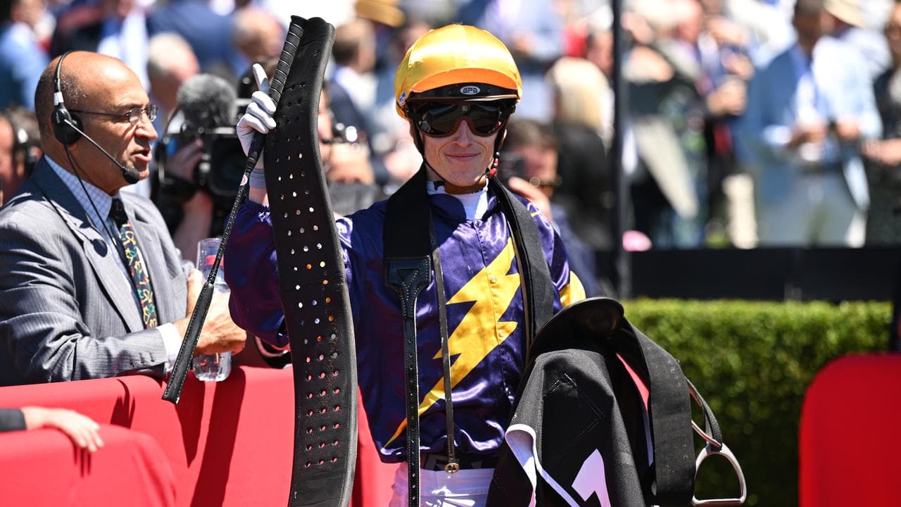Absurde needs some luck to defy Caulfield Cup history