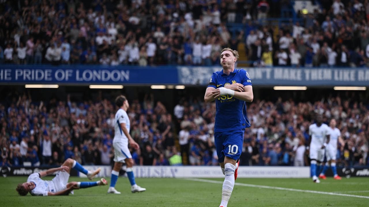 Palmer nets for Chelsea while Man United bank first win