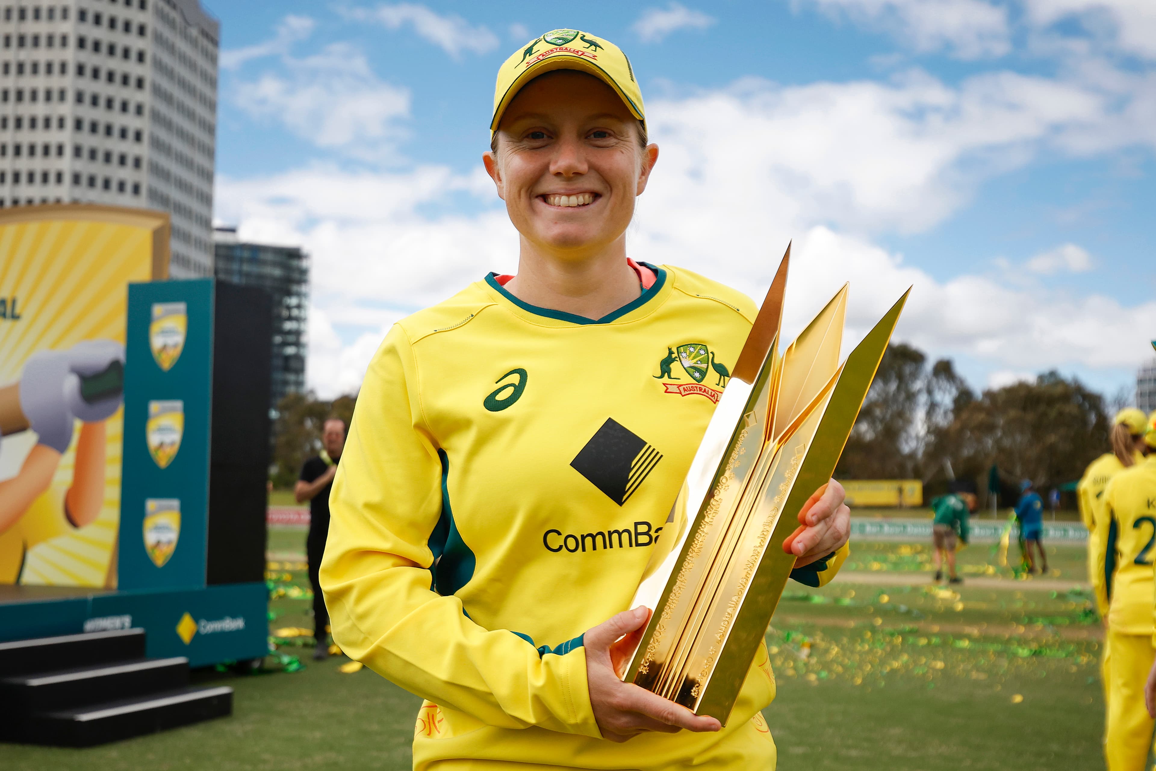 Aussie cricket great announces retirement