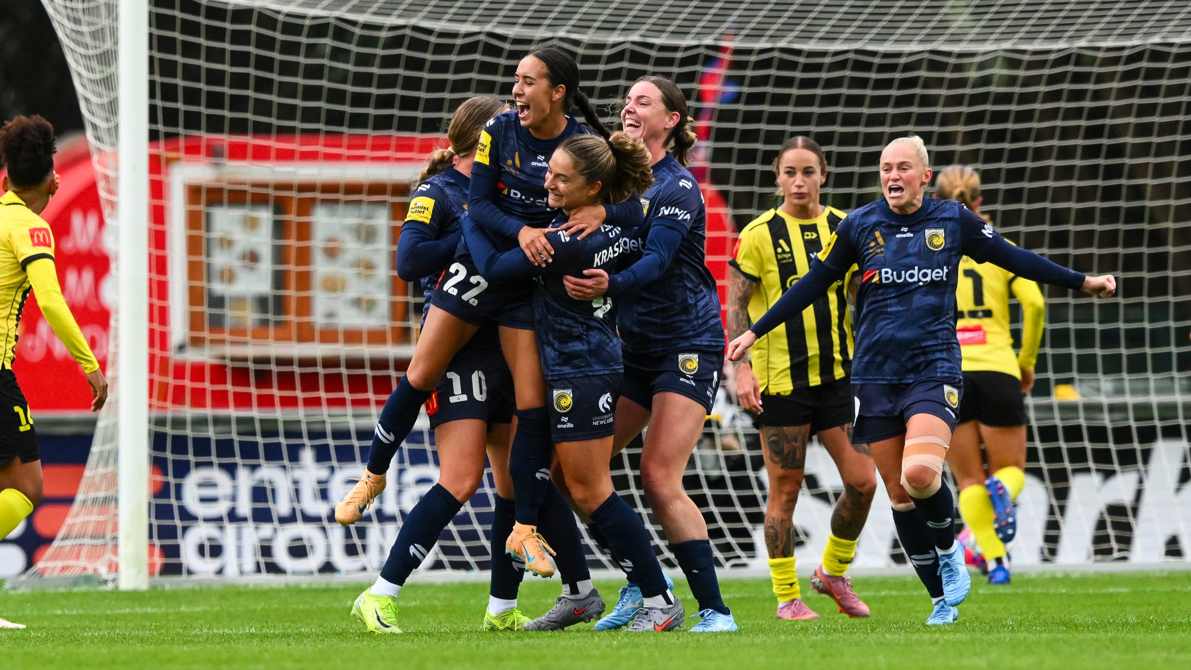 Mariners' youth stun Phoenix in ALW