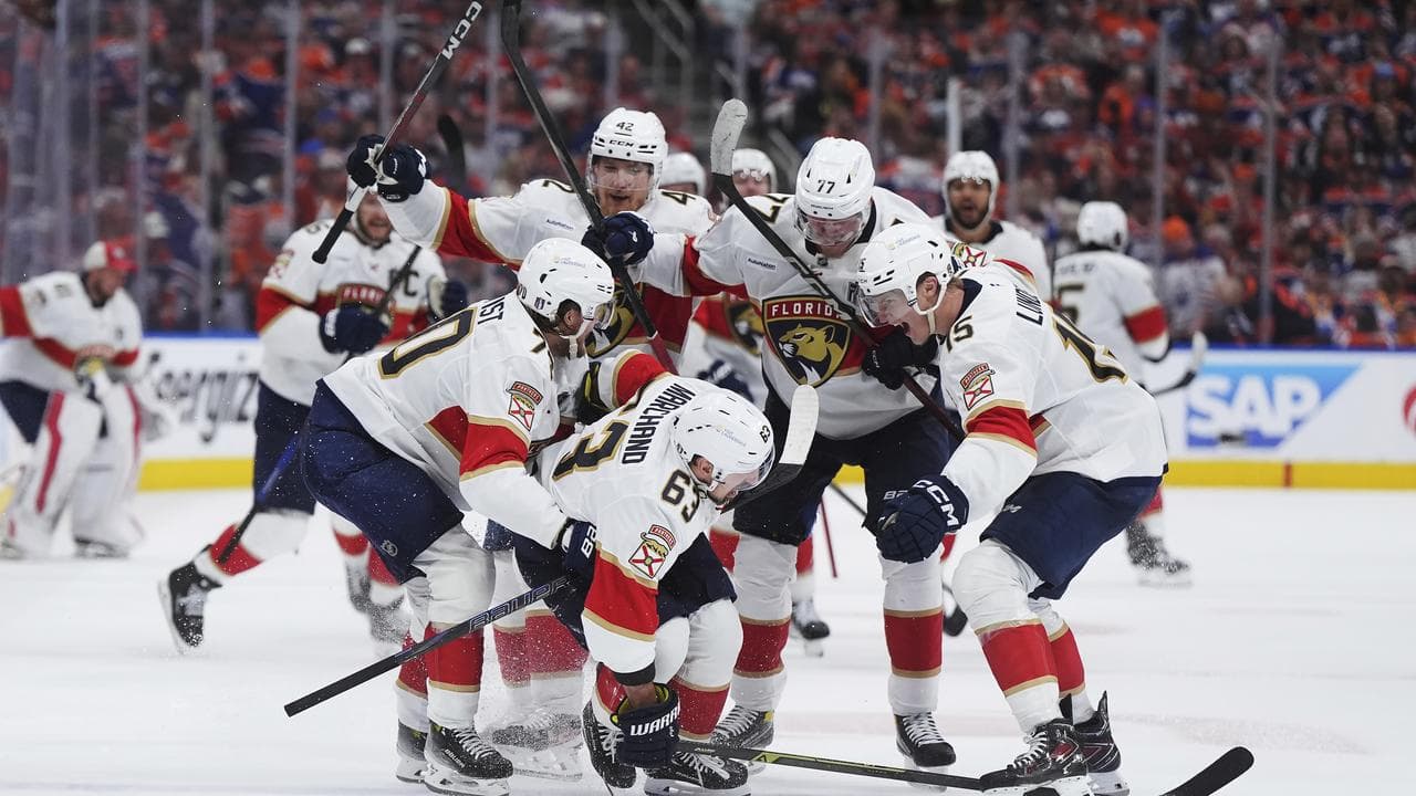 Overtime winner splits thrilling Stanley Cup series