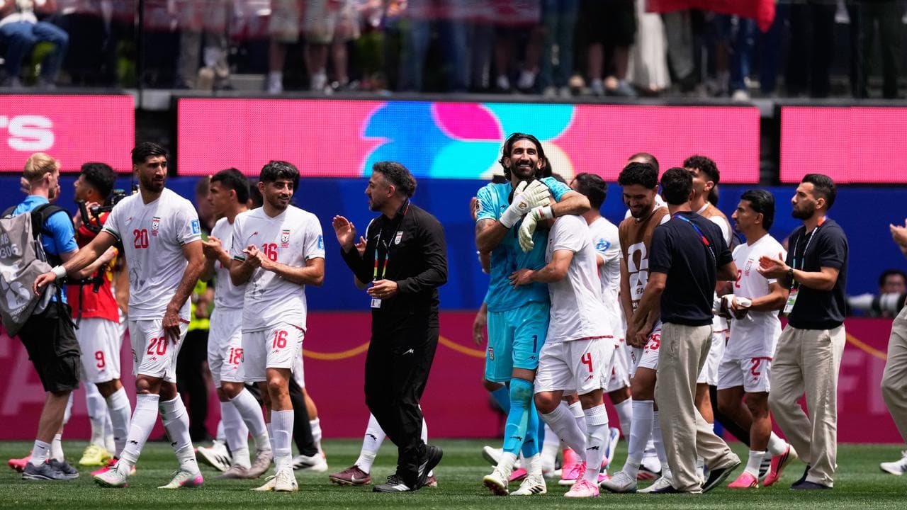 Iran squad leaves dressing room note calling for peace