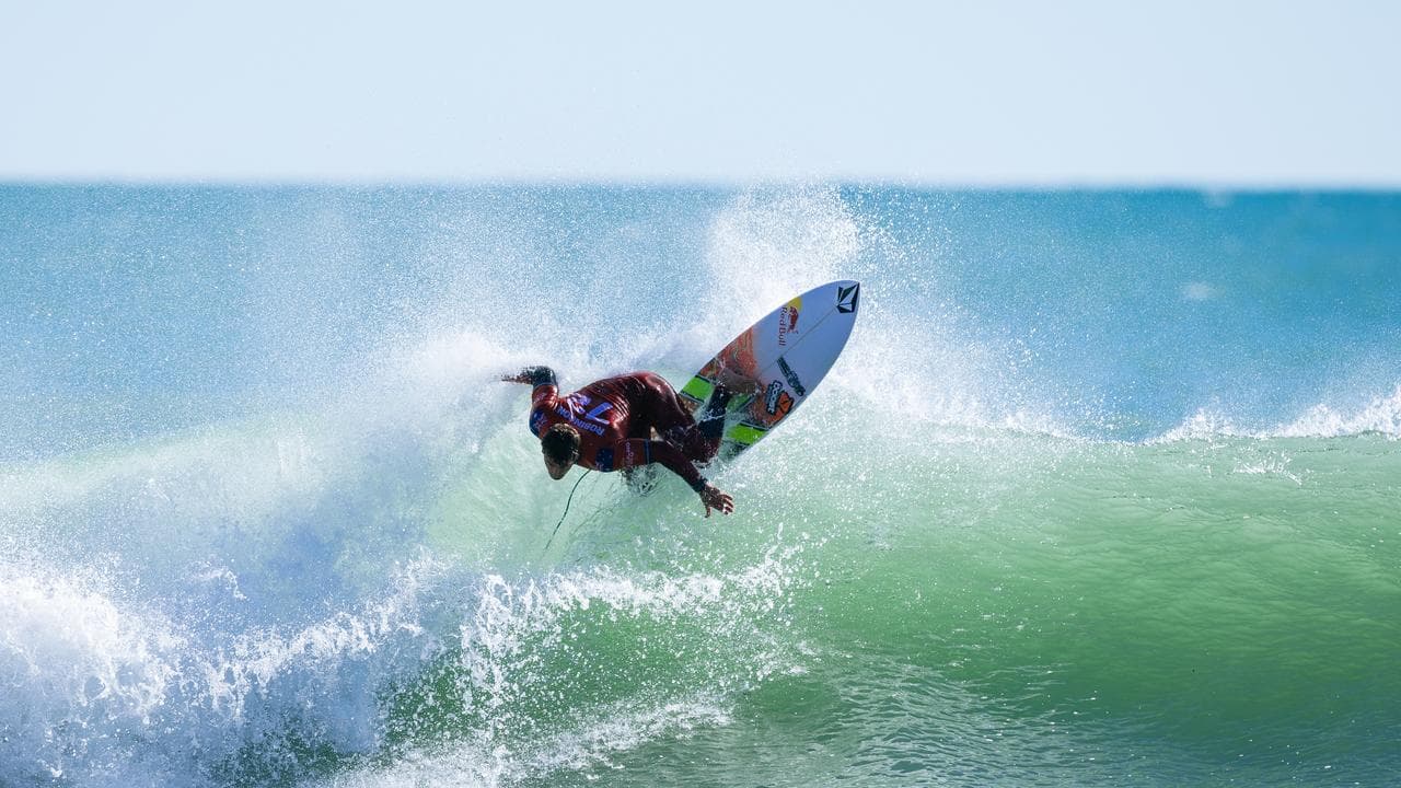 Star Aussie surfers tested by tricky conditions in NZ