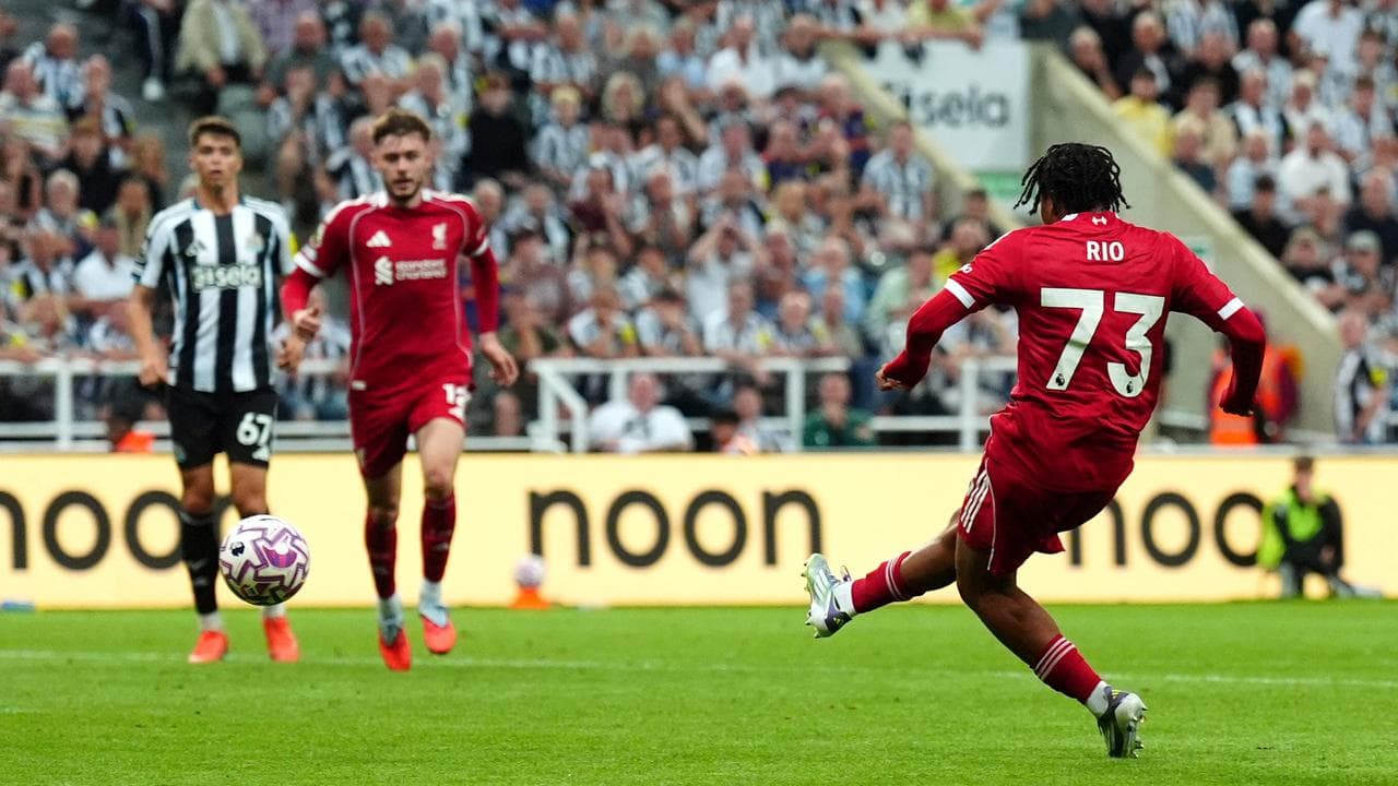 Liverpool teen stuns Newcastle to stay perfect in EPL