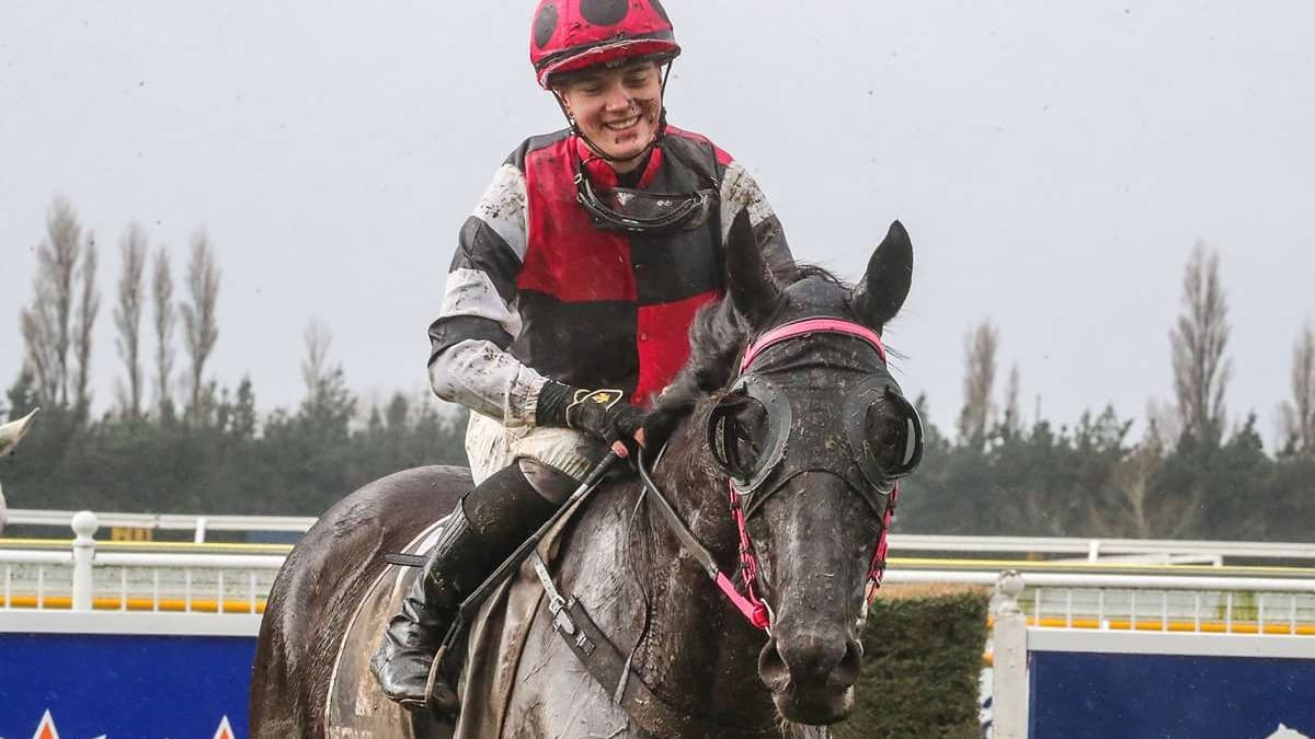 Tyler holds strong hand at home meeting