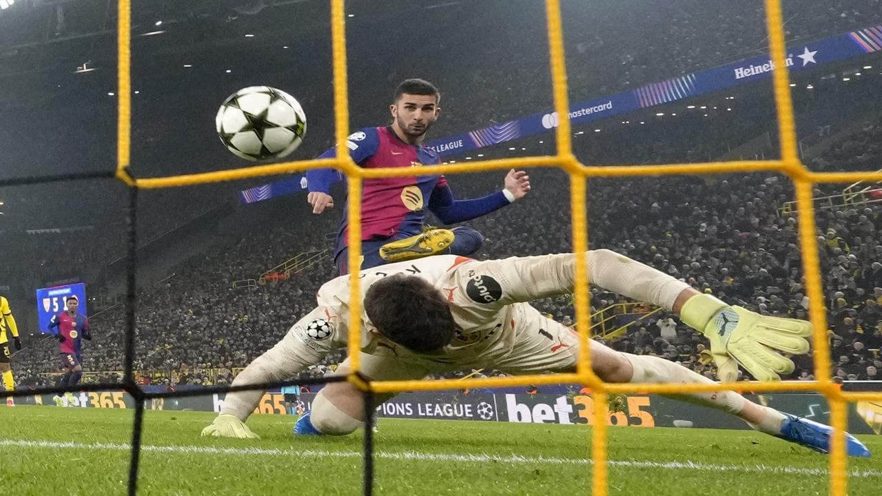 Barcelona go second in Champions League after thriller