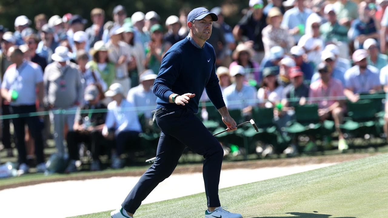 Roaring Rory McIlroy grabs early Masters clubhouse lead