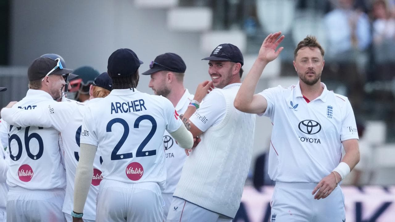 Robinson powers England to series win over Pakistan