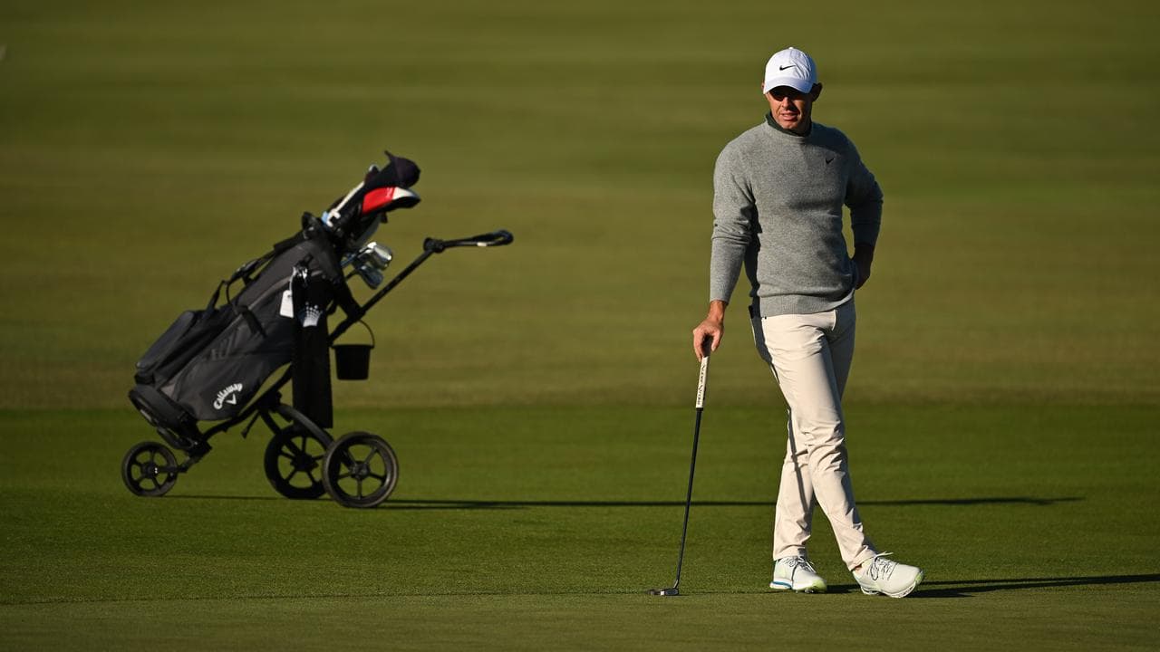 McIlroy sets cat among birdies at Royal Melbourne