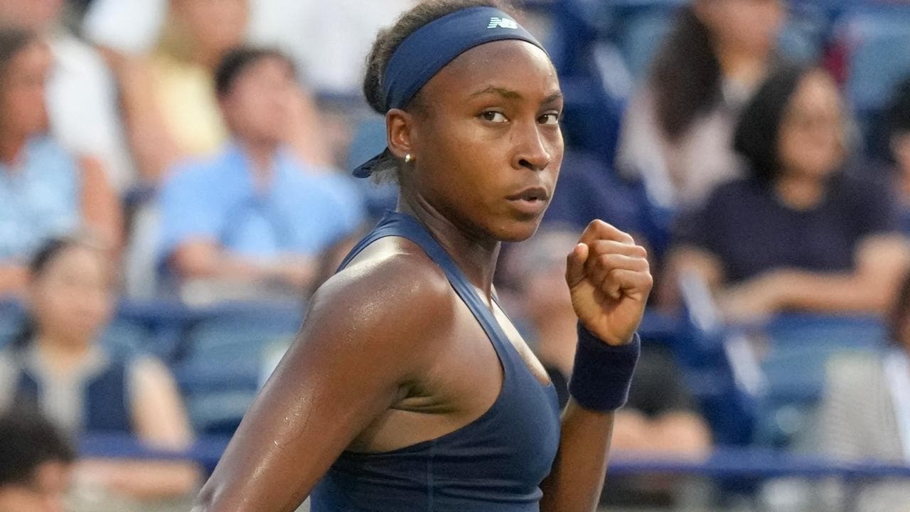 Gauff coasts through but Swiatek made to sweat