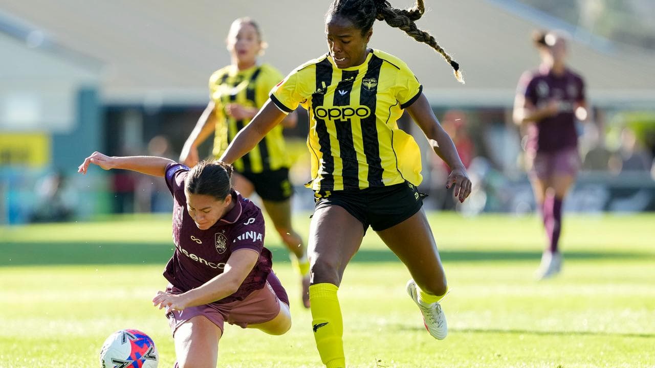 Phoenix reach ALW grand final as Woods cuts down Roar