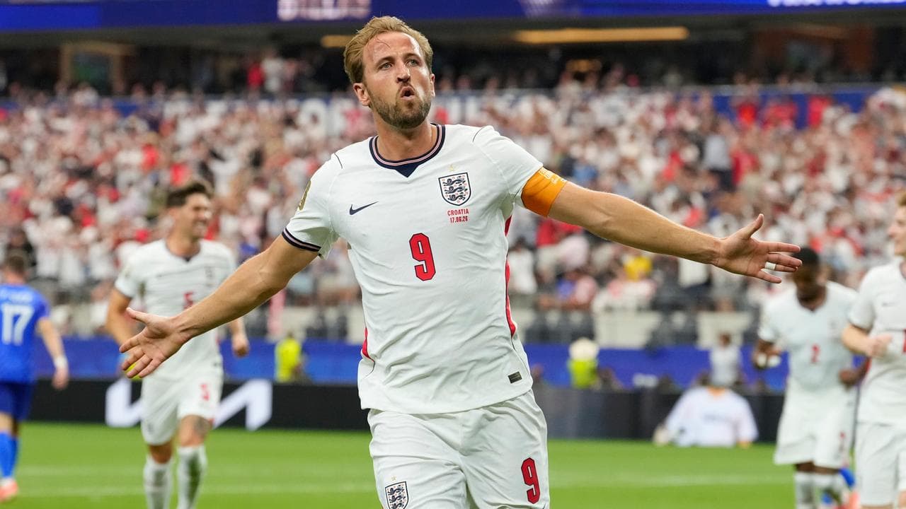 England open World Cup campaign with wild win in Texas
