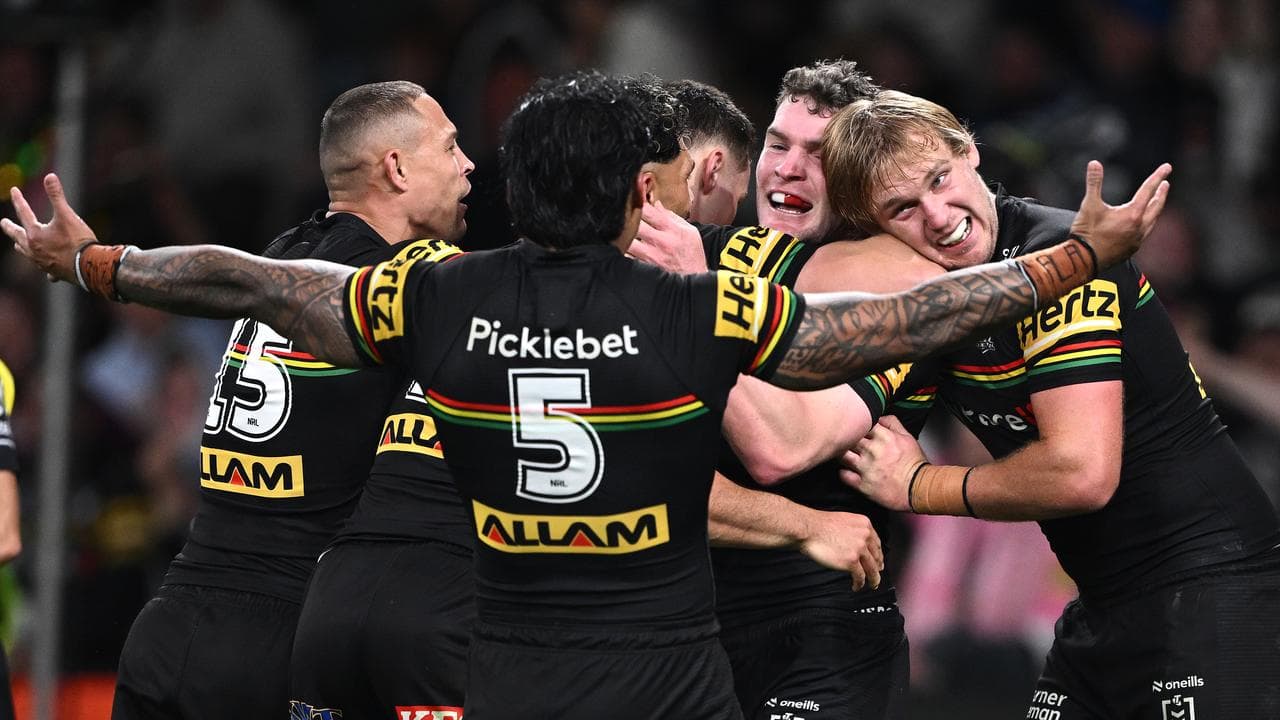 Penrith leave Bulldogs' finals hopes hanging by thread