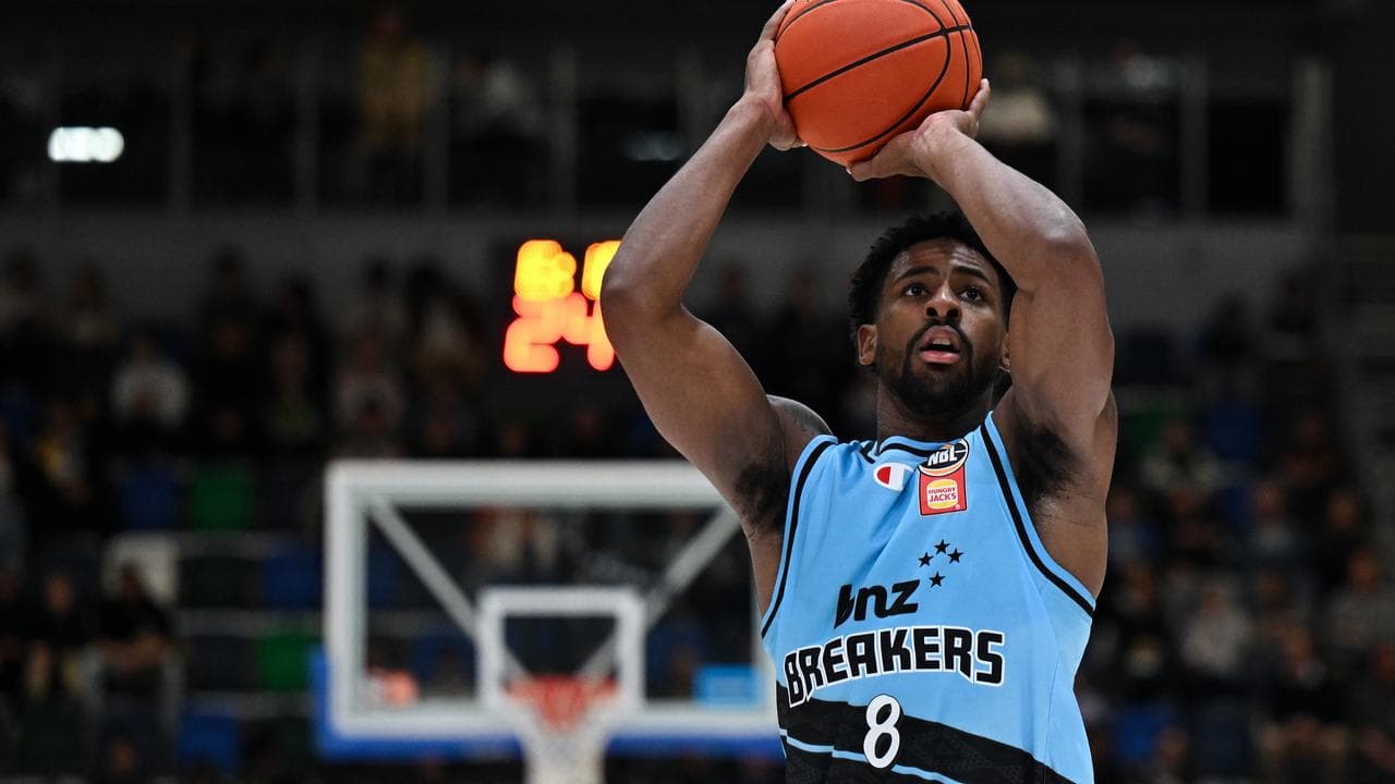 NZ Breakers crush JackJumpers to continue hot NBL run