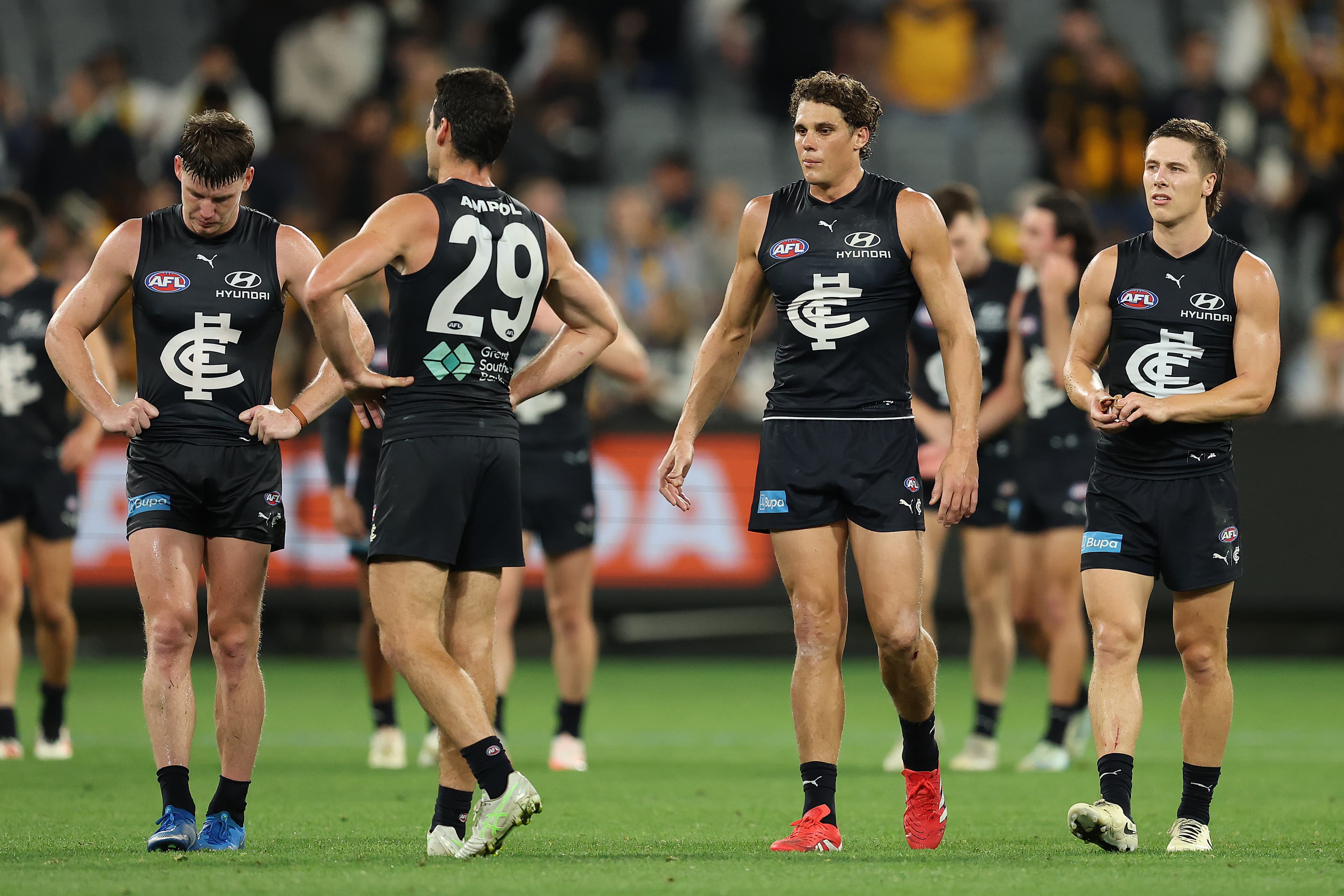 “The Carlton abattoir”: Hawthorn’s crisp ball movement trumps brutal Blues