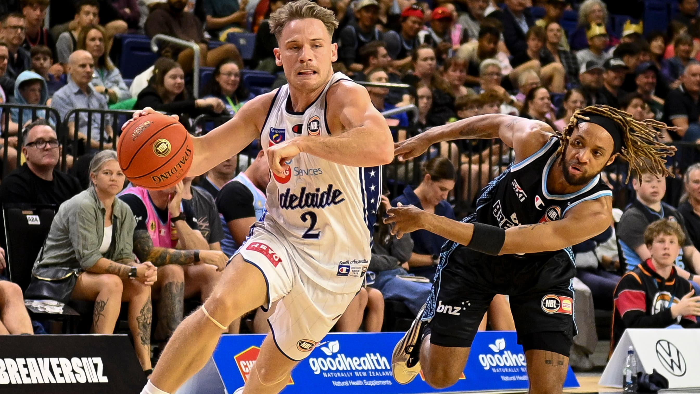 Breakers go cold late as 36ers pinch win in Christchurch