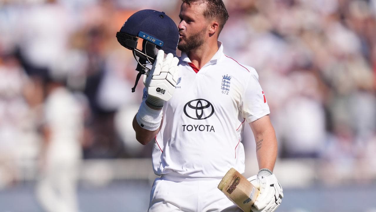 Duckett puts Ashes debacle behind him with fluent 113 vs Blackcaps